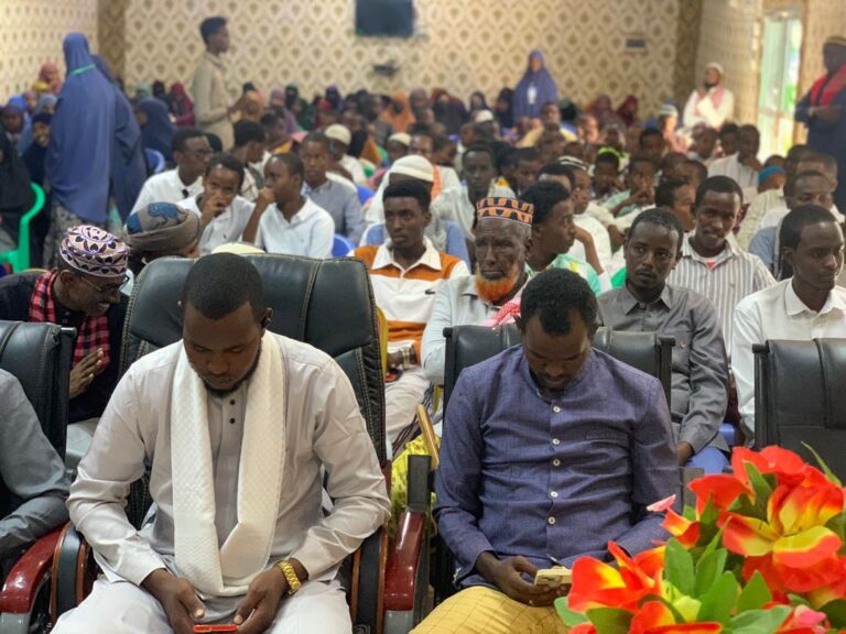 Arday ka baxday machadka Al-Luqmaan oo munaasabad loogu qabtay Baladweyne