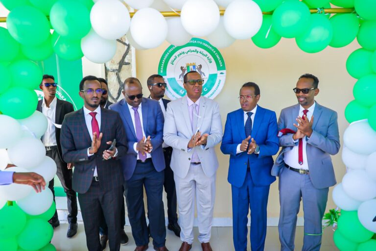 Madaxweyne ku xigeenka Puntland oo xariga ka jaray dhismaha wasaaradda deegaanka Puntland