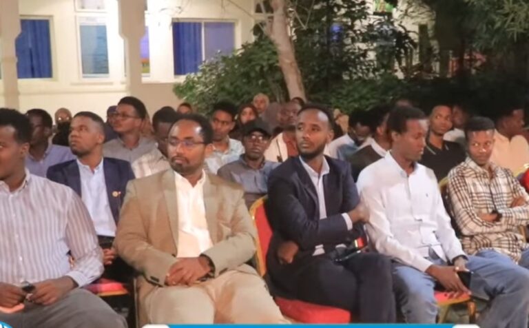 in ka badan 30 dhalinyaro ah oo bartay xirfado kala duwan oo munaasabad loogu qabtay Garoowe