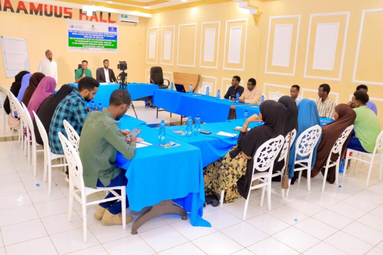 Kulan looga hadlayay hindisaha xeerka saxaafadda oo lagu qabtay magaalada Kismaayo.