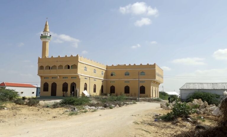 Culimada gobolka Banaadir oo codsaday lacag dhan 10 kun oo dollar oo lagu dhisay madaraso iyo masjid.