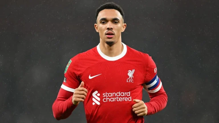 Liverpool Oo Heshiis Waalli Ah Usoo Bandhigtay Alexander Arnold