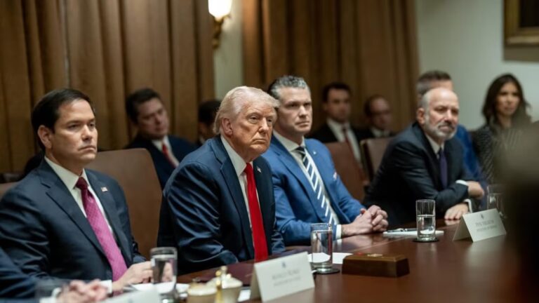 Mareykanka oo eryay safiirkii Koofur Africa u fadhiyay Washington