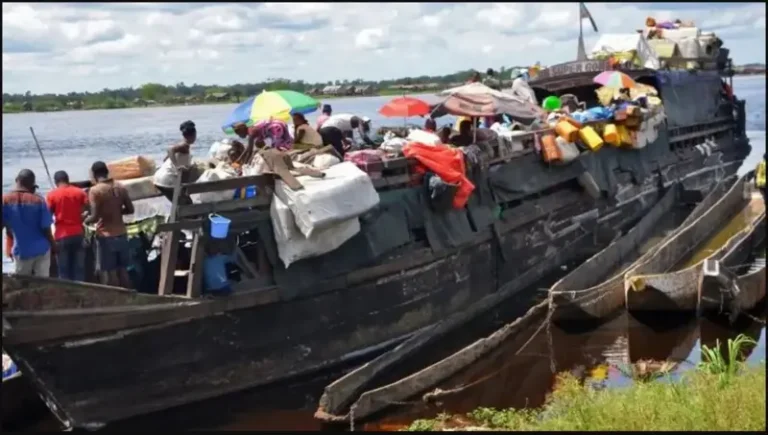 Ugu yaraan 50 qof oo ku dhintay doon ku gubatay dalka Congo