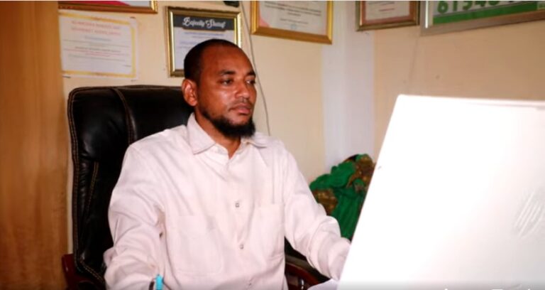 Taleefanada casriga ah oo dhib ku haya ardayda Baydhabo