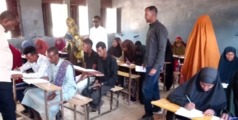 In ka badan 150 arday oo u fadhiistay imtixaanka waxbarashda dadka waaweyn magaalada Dhagaxbuur.