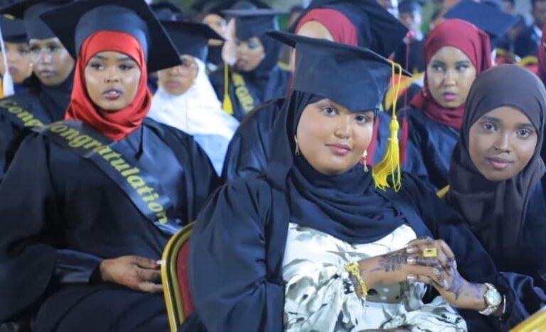 In ka badan 200 oo arday oo munaasabad qalin jibineed lagu qabtay Garoowe