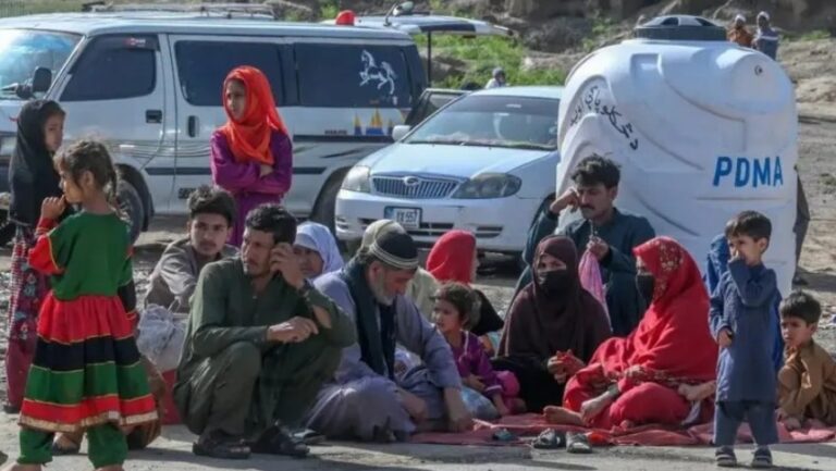 Pakistan oo tobnaan kun reer Afghanistan ah dalkeeda ka ceyrisay.