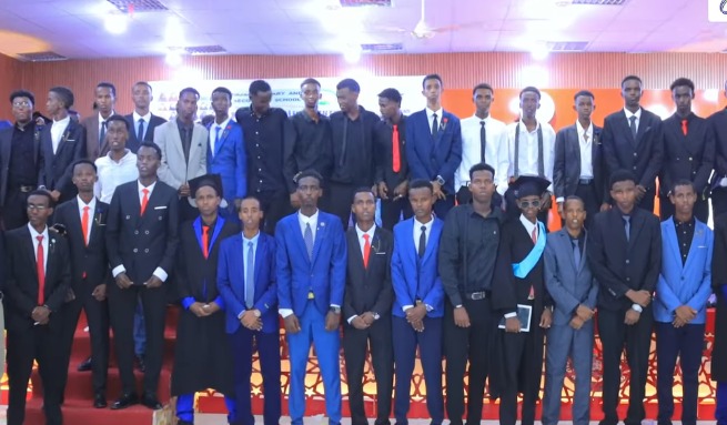 Xaflad ay ku qalin jibinyeen  ardayda  dhameystay  fasalka 4-aad oo lagu qabtay Boosaaso.