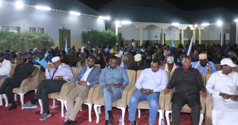 Kulan looga hadlayay dhismaha wadooyinka oo lagu qabtay magaalada Dhuusamareeb.