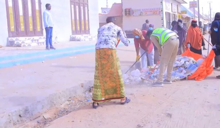 Olole nadaafadeed oo laga sameeyay magaalada Gaalkacyo