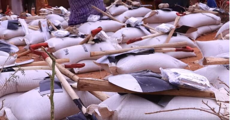 Deeq iskugu jirta abuurka beeraha iyo qalab lagu wareejiyay beeraleyda Gaalkacyo.