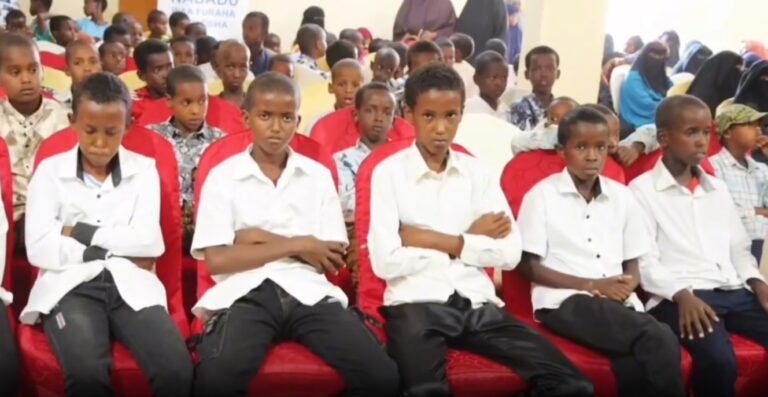 Arday  dhameystay Fasalka 8-aad oo munaasabad loogu qabtay Carmo