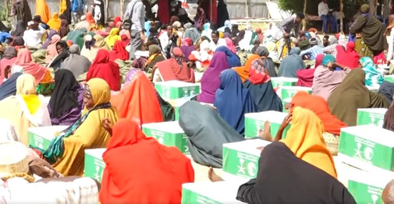 Qoysas danyar ah oo deeq raashin ah loogu qeybiyay gobolka Banaadir.