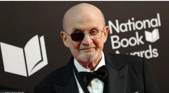 Ninkii isha ka riday Salmaan Rushdi oo xabsi 25 sano lagu xukumay