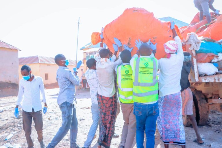 Olole nadaafadeed oo laga sameeyay qeybo kamid ah magaalada  Gaalkacyo