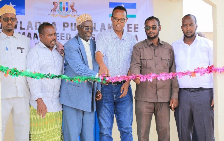Xafiiska wasaaradda maaliyadda Puntland ee gobolka Sanaag oo xariga laga jaray.