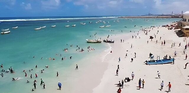 Meydadka dhalinyaro ku dhacay badda oo laga soo saaray magaalada Muqdisho.