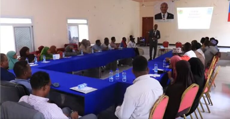 Tababar ku saabsan maareynta shaqaalaha oo lagu qabtay magaalada Baraawe