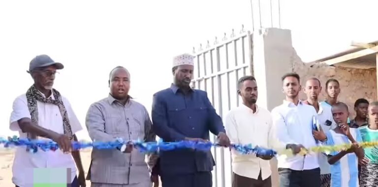 Dhismaha suuqa xoolaha  magaalada Carmo  oo xariga laga jaray.