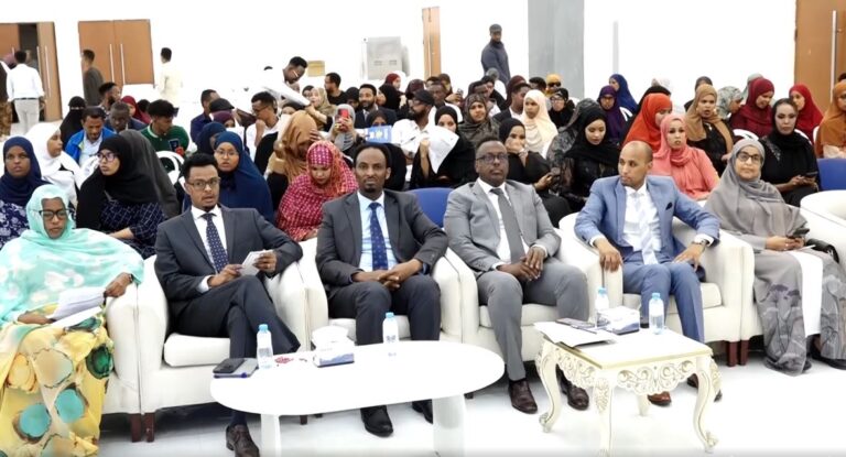 Shirka la-tashiga bulshada ka soo jeedda deegaannada Somaliland ee arrimaha dastuurka oo laga furay Muqdisho