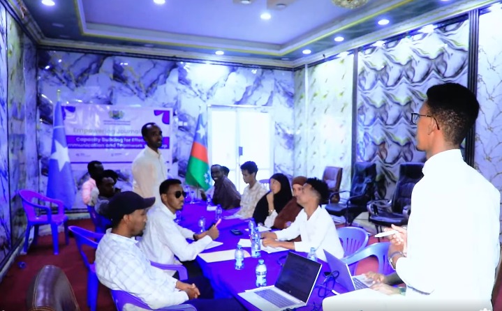 Tababar kusaabsan sare u qaadista Aqoonta  maamulka Warbaahinta  oo lagu qabtay Baydhabo