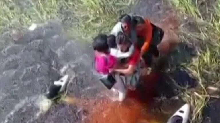 Diyaarad degdeg ugu degtay haro yaxaas ka buuxo iyo dadkii saarnaa oo si cajiib ah ku badbaaday.