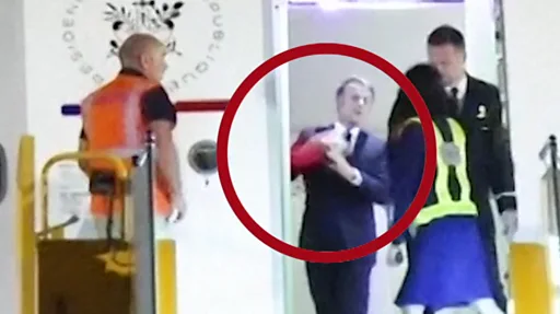 Madaxweynaha Faransiiska oo xaskiisa  ay dharbaxday.