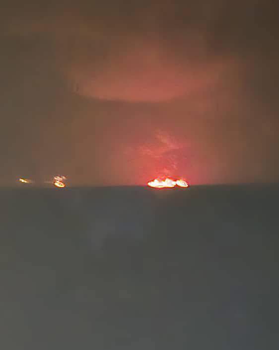 Maraakiib ku gubaneysa Gacanka Cummaan.