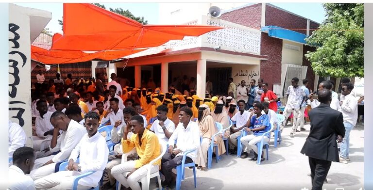 Ardey ka qalin jabisay iskuulka Al-Naxwa oo munaasabad loogu qabtay  Muqdisho.