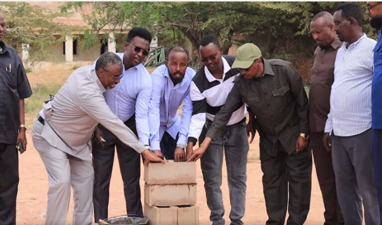 Dhismaha iskuulka hoose, dhexe iyo sare ee Suulnuug oo laga dhagax dhigay degmada Xarardheere.