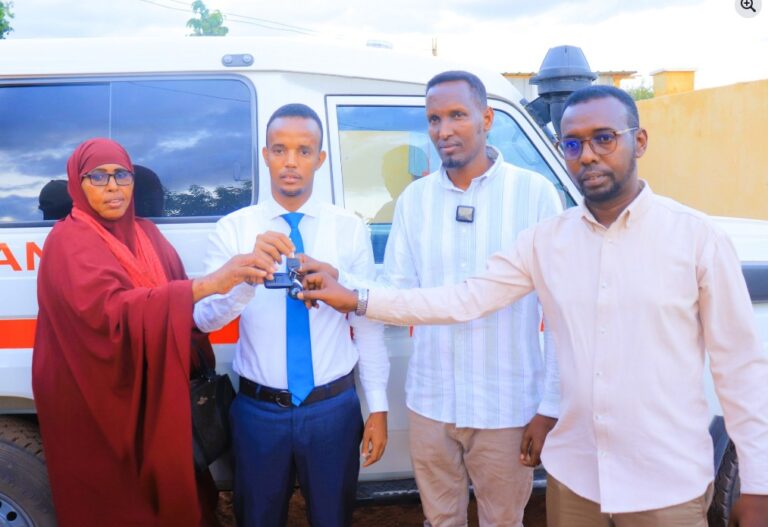 Gaari Ambalaas ah oo lagu wareejiyay maamulka  isbitaalka degmada Matabaan ee gobolka Hiiraan