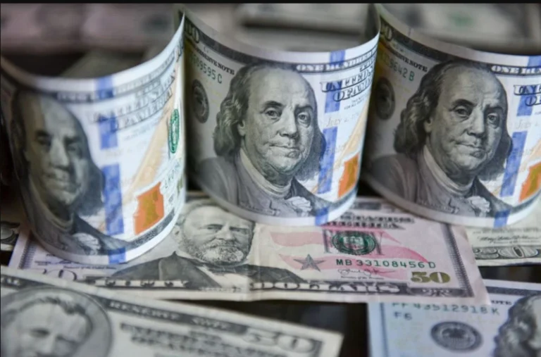 Lacagaha dollarka Mareykanka oo hoos u dhac weyn uu ku yimid.