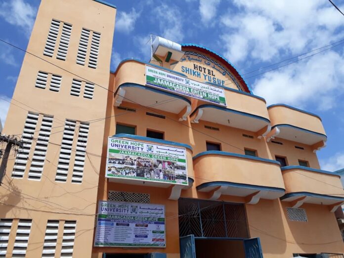 44845500_357549688145954_4145004621619789824_n