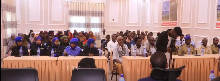 Wasaarada Cadaalada Jubbaland oo  maanta  Magaalada Kismaayo ku qabatay kulan udhaxeeya Booliska iyo Bulshada.