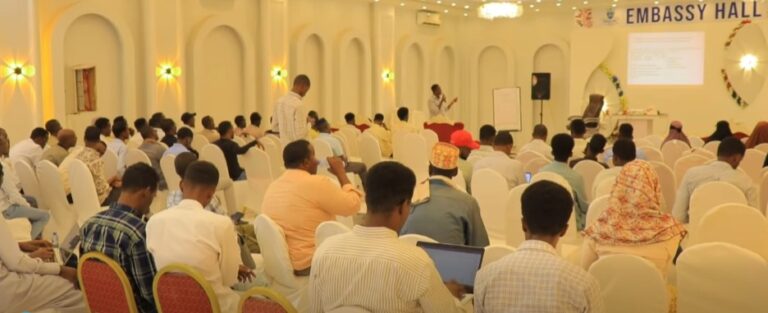 in kabadan 100 macallin tababar sara loogu qaadayo aqoontooda  looga furay Gaalkacyo