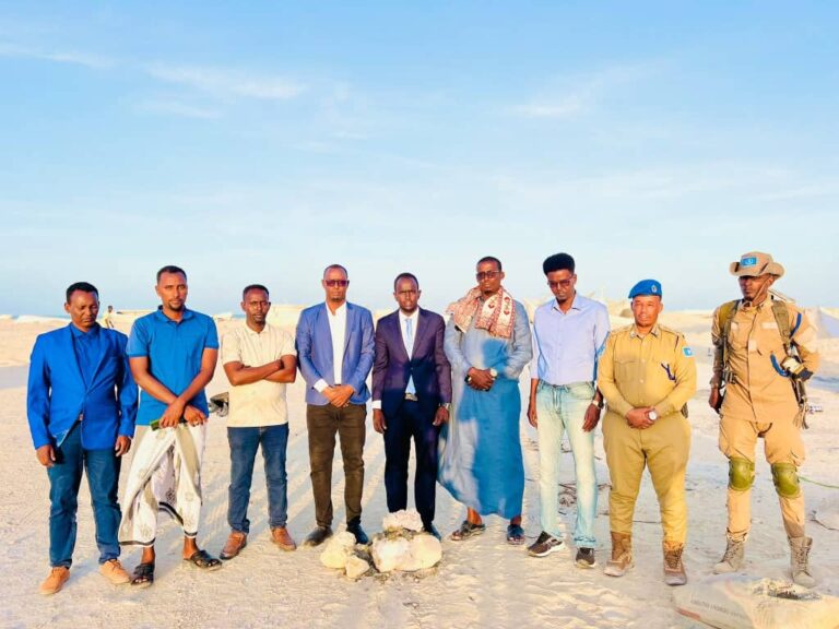 Dhismaha Xafiiska Degmaga Hobyo oo la dhagax dhigay