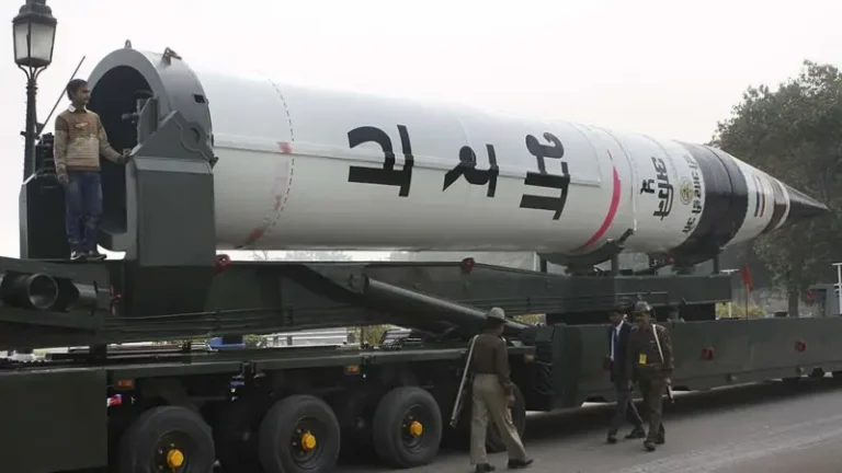 Injineer jaceyl dartiis u bixiyay sirta nukliyeerka ee waddankiisa