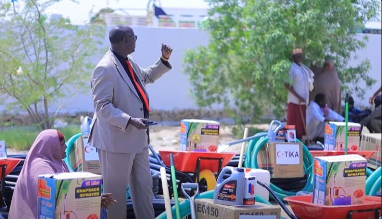 Wasaaradda Horumarinta Beeraha Soomaliland oo  agabka beeraha  u qaybisay beeralayda gobolka Saaxil.