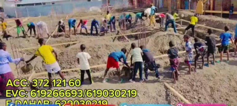 Guddiga Culimada  gacanta ku haysa dhismaha masjidka Al-nuur ee magaalada Afmadow  oo ku baaqay in laga qeeybqaato dhismaha masjidka.