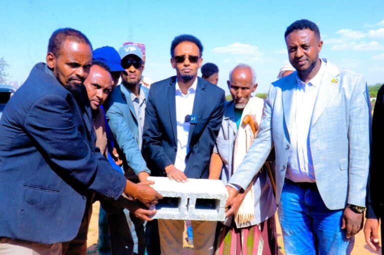 mashaariic hormarineed oo laga dhagax-dhigay degmada Salaxleey