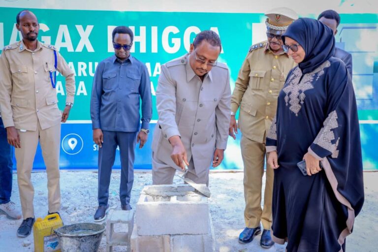 Gudoomiyaha Mamulka Gobolka Banadir oo Muqdisho ka Dhagax Dhigay dib Udhiska xarunta Cusub ee dagmada Shan Gaani